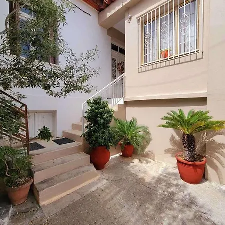 Mansion With Garden * Kiáton