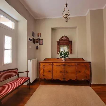 Mansion With Garden Κιάτο