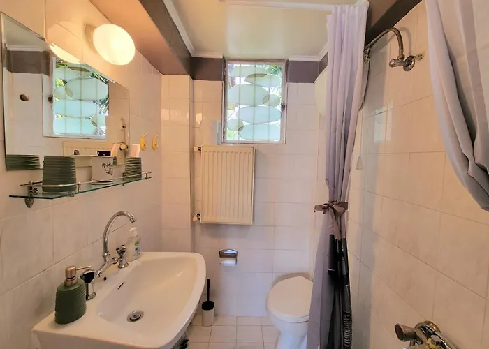 Mansion With Garden Kiáton